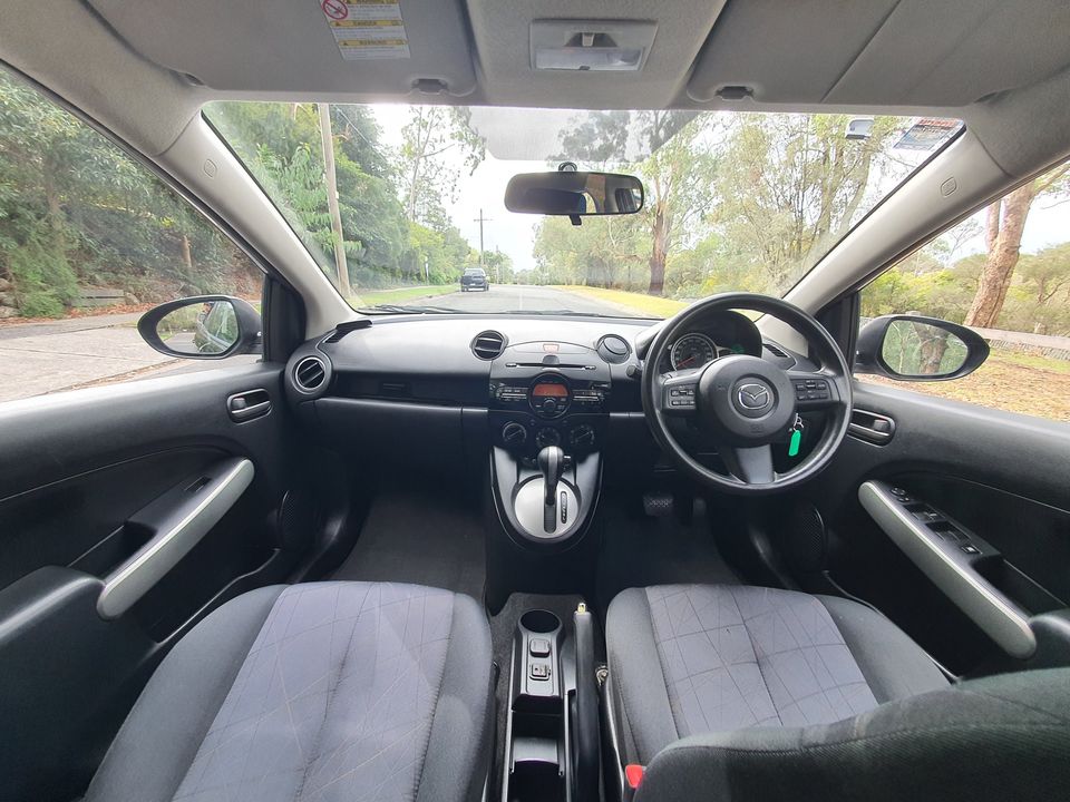 Mazda 2 Neo 2013