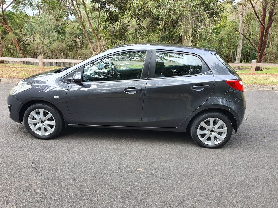 Mazda 2 Neo 2013