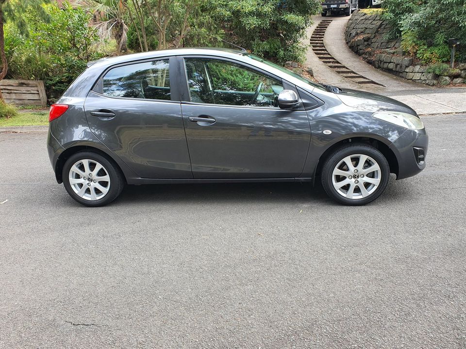 Mazda 2 Neo 2013