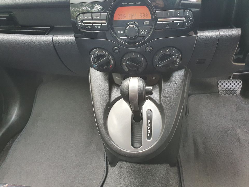 Mazda 2 Neo 2013