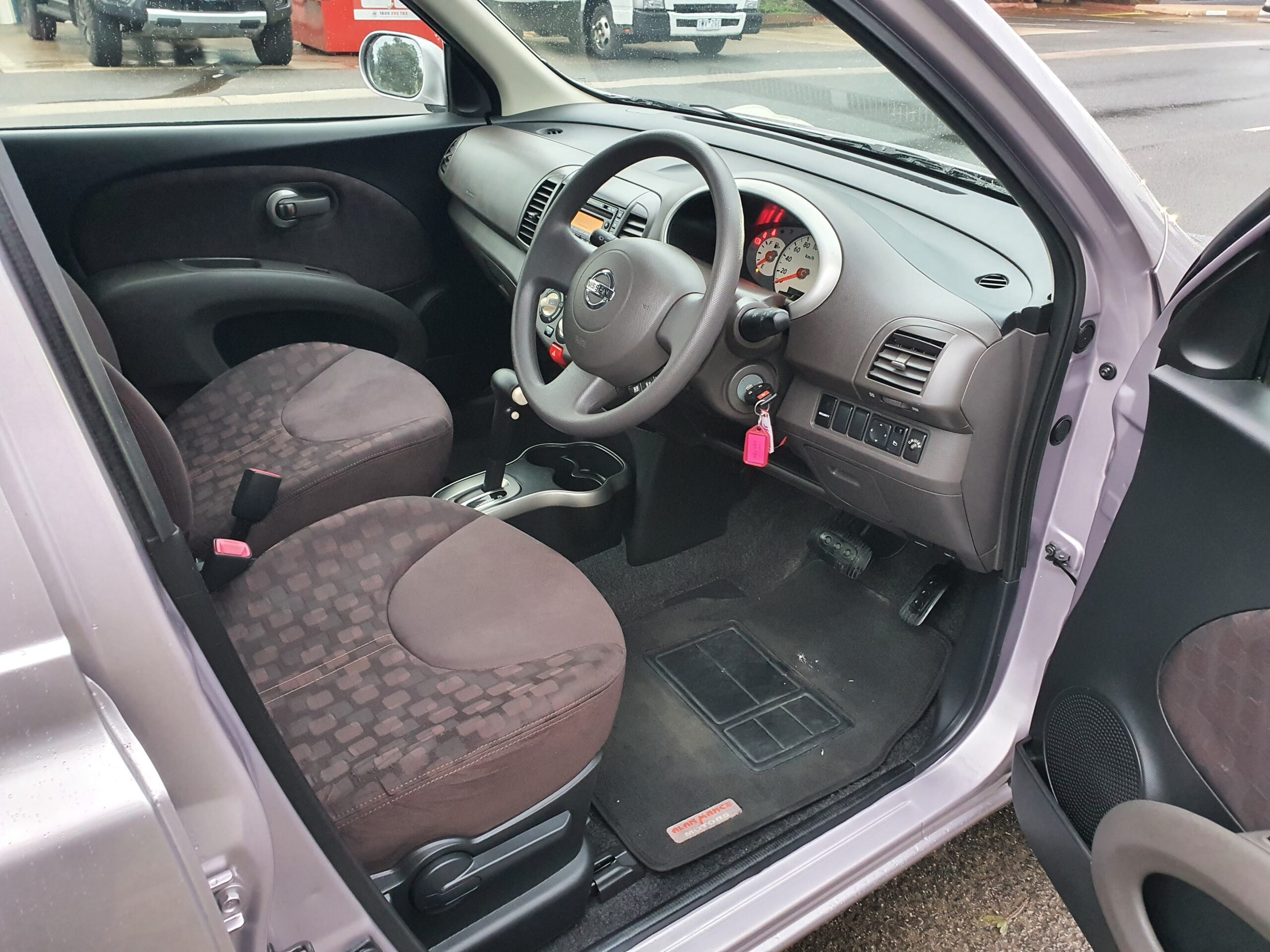 Nissan micra k12 auto 2010